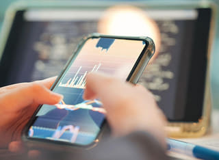 Fondos siendo retirados y transferidos en un proceso transparente verificado por el inversor